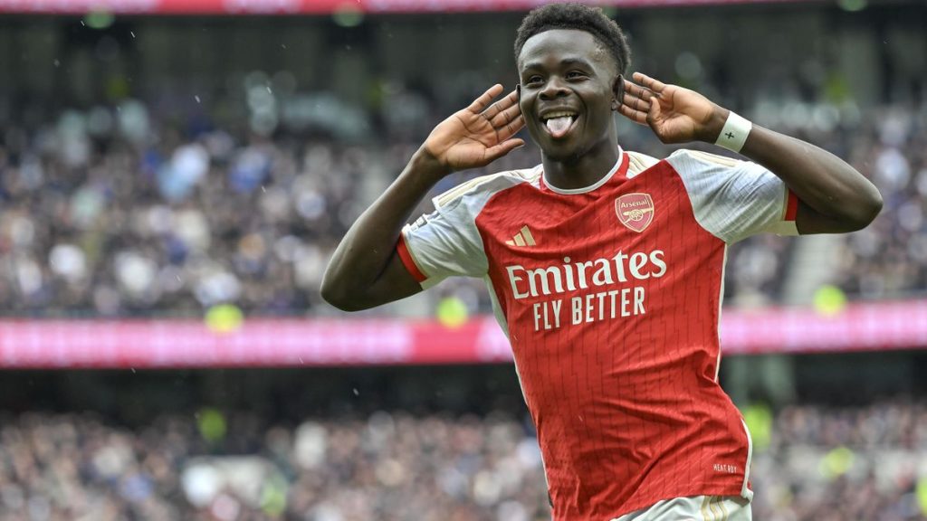 Bukayo Saka sở hữu số áo 7 tại Pháo Thủ